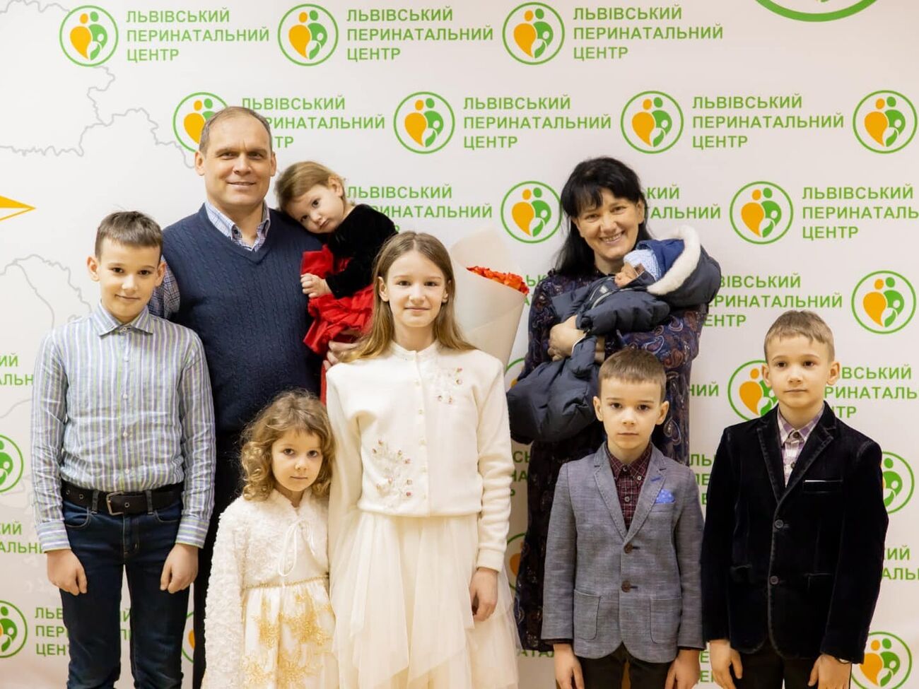 Новорожденный мальчик стал седьмым в семье, а его мать – 10-я из 13 детей