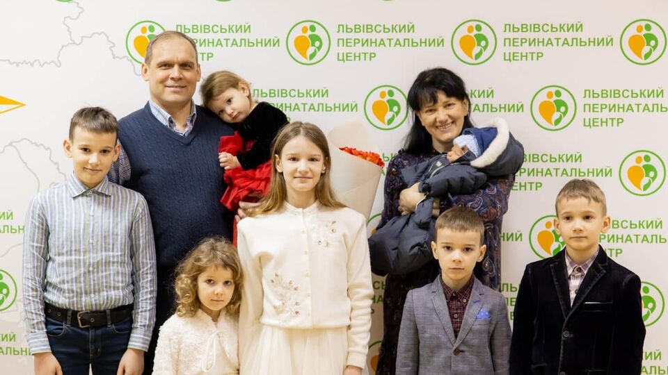 Новорожденный мальчик стал седьмым в семье, а его мать – 10-я из 13 детей