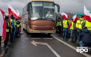 Автобусы поляки собираются блокировать до 20.00 по киевскому времени, отметили в ГПСУ