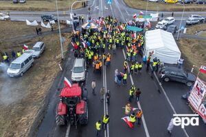 Рух транспорту в пункті пропуску повністю перекрили сьогодні вранці