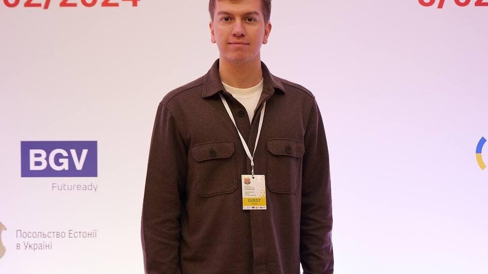 Кунаев говорит, что иностранец облил его водой