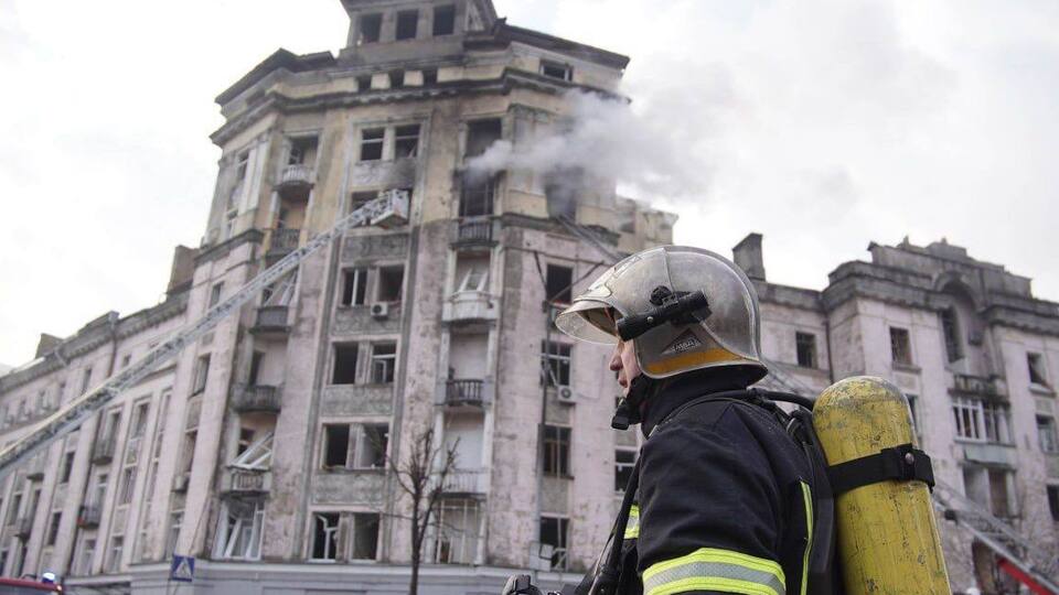 Тушили пожары и помогали людям 177 спасателей