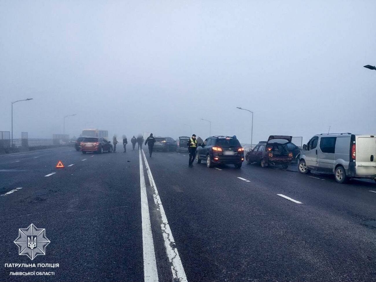 Через аварію рух мостом обмежено