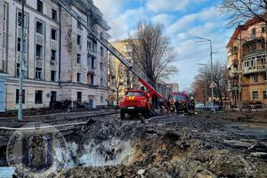 Обломки ракет стали причиной пожаров и разрушений в трех районах Киева и четырех районах Киевской области