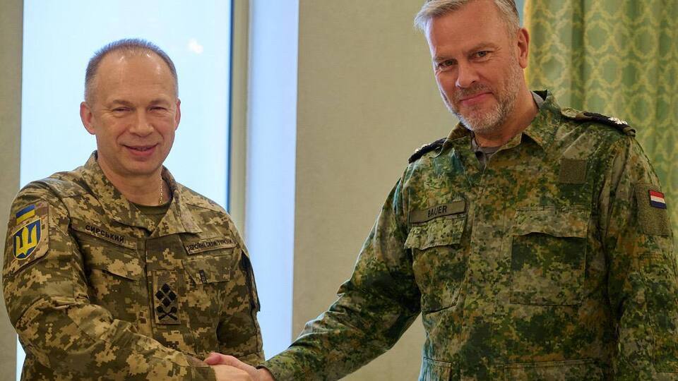 Сырский проинформировал Бауэра о ситуации на поле боя