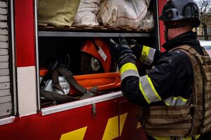 На месте прилета возникли незначительные возгорания, оперативно ликвидированные подразделениями ГСЧС