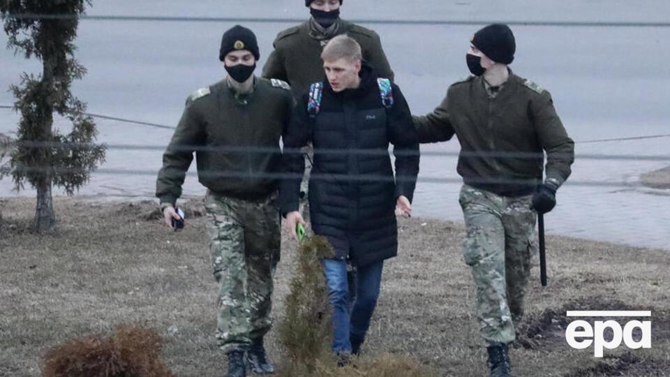 Белорусским военным разрешили применять оружие против граждан