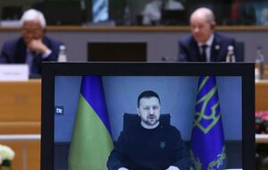 Показатели использования артиллерии на фронте украинскими военными являются "унизительными для Европы", отметил в обращении к лидерам ЕС Зеленский