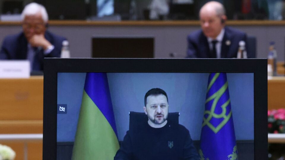 Показники використання артилерії на фронті українськими військовими є "принизливими для Європи", зазначив у зверненні до лідерів ЄС Зеленський