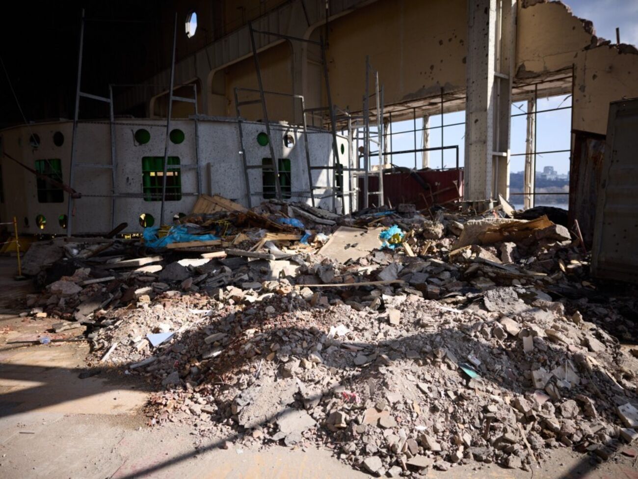 У Запоріжжі після нічної ракетної атаки перекрили рух по греблі Дніпровської ГЕС