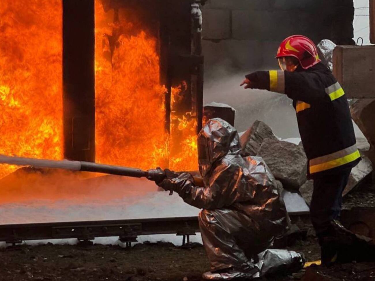 В Івано-Франківську, за даними ДСНС, двоє постраждалих