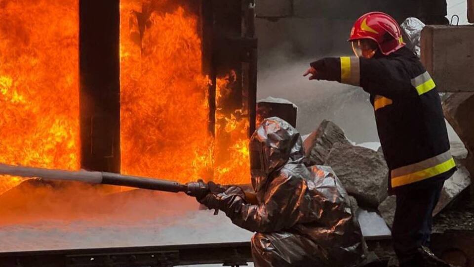 В Івано-Франківську, за даними ДСНС, двоє постраждалих