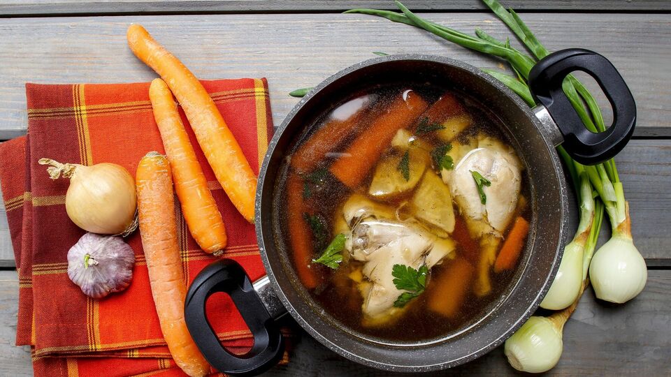 Бульйон не можна зберігати з овочами, звареними в ньому