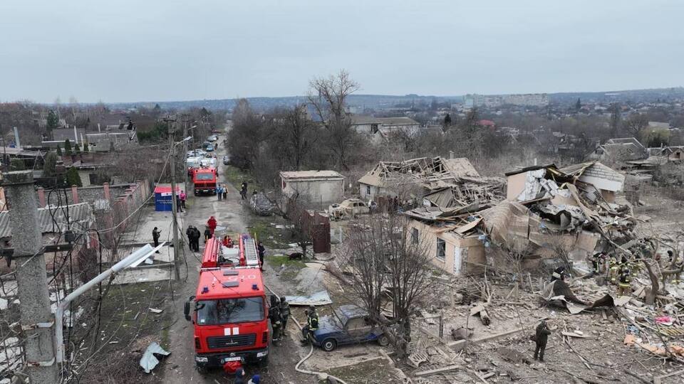 В Запорожье, по данным ОВА, число жертв российского ракетного удара возросло до трех