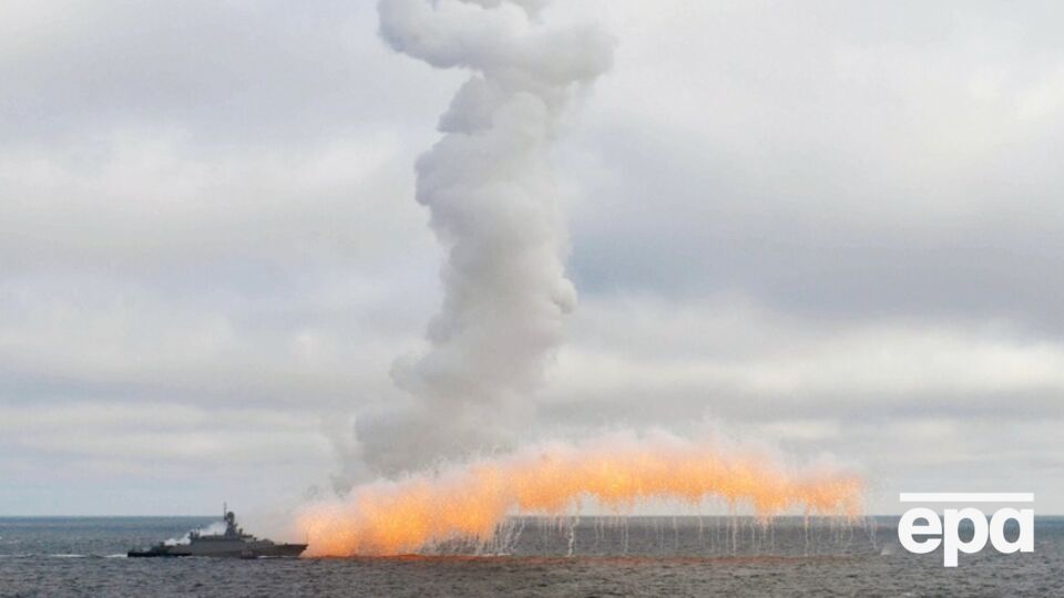 Росія знову вивела в море ракетоносії