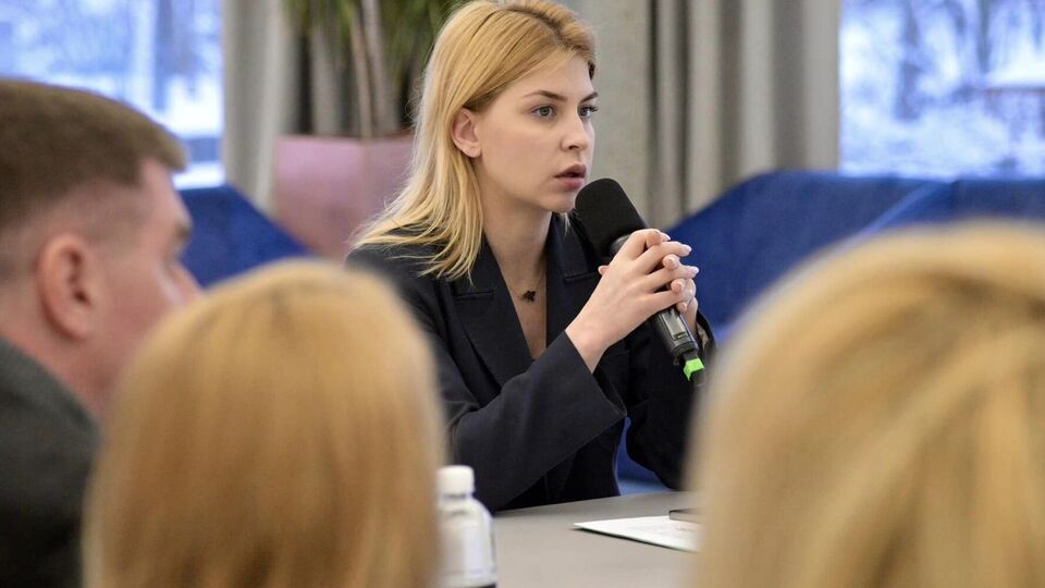Україна "вже четвертий місяць чекає на готові пакети допомоги" від США, зазначила Стефанішина
