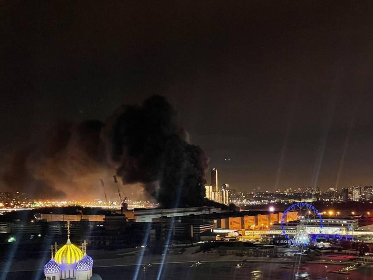 На місці стрілянини почалася пожежа