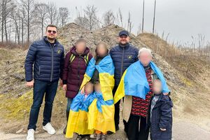 Додому в Україну повернули п'ятьох дітей, яких викрала Росія, зазначили в ОП