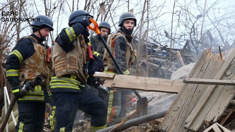 Рятувальники ще розбиратимуть конструкції на місці влучань