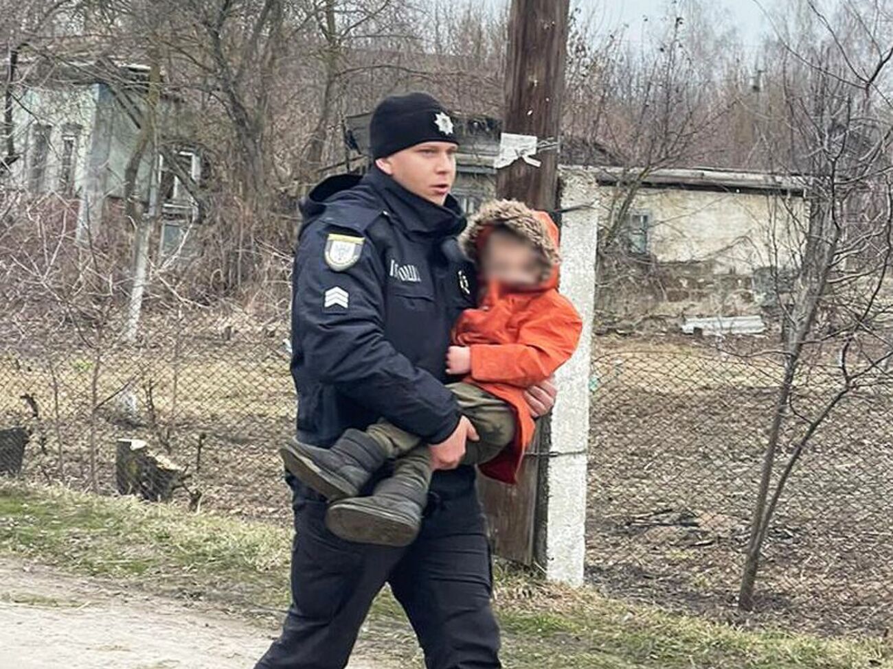Дитину, яка зникла ввечері, поліцейські знайшли, коли розвиднілося