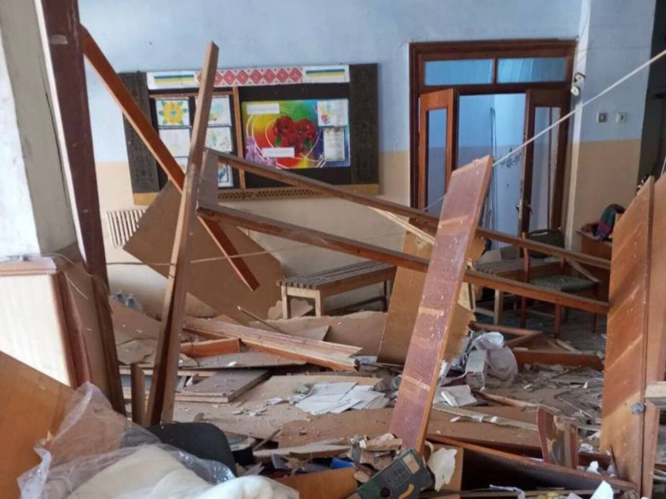 На місці прильоту постраждало троє місцевих жителів