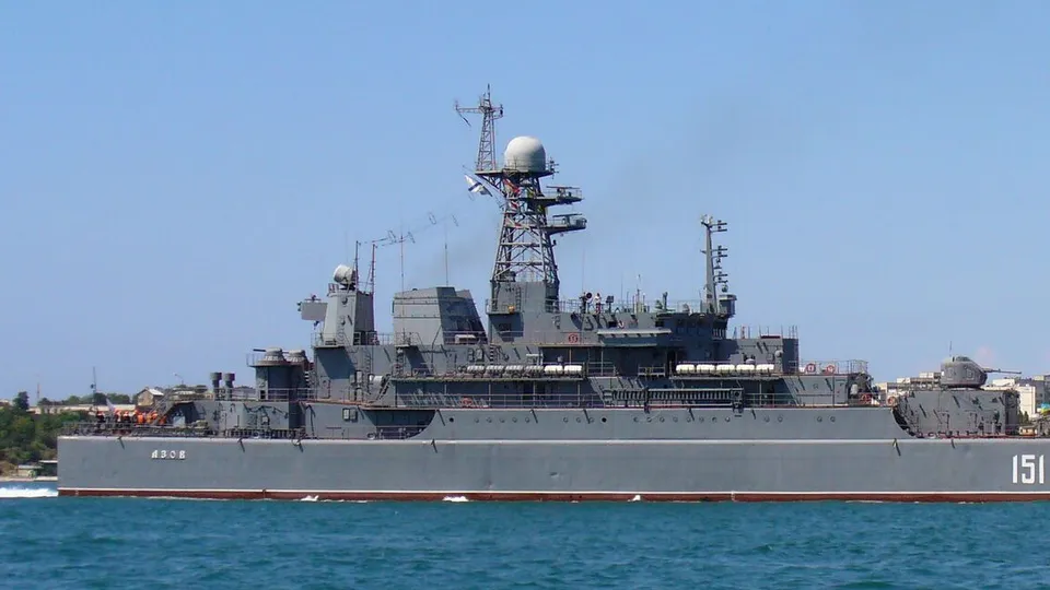 БДК "Азов" поражен в результате ракетного удара ВСУ по Севастополю