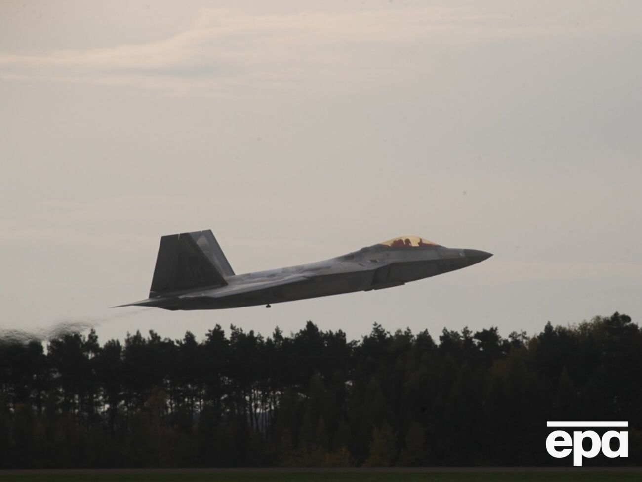 Польща залучила свою і союзну авіацію