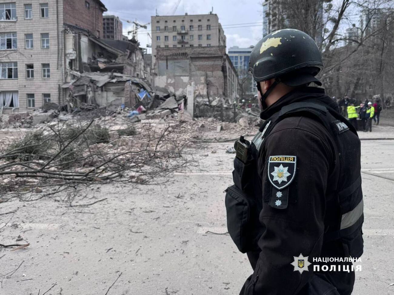 У Солом'янському районі частини ракети пошкодили багатоповерхівку