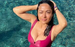 Гаєк народилася 2 вересня 1966 року в Мексиці