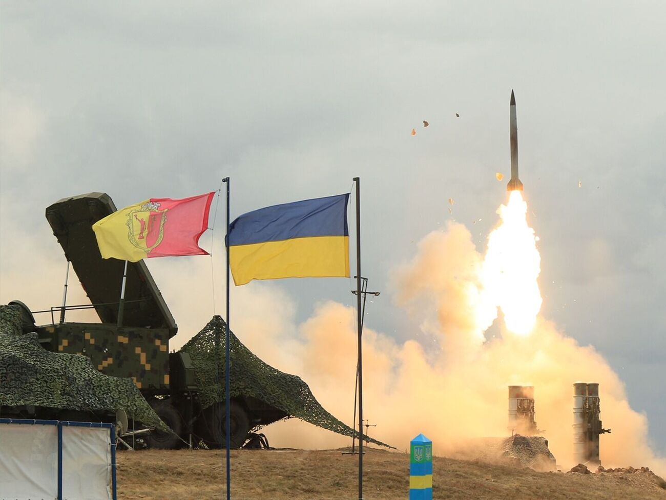 Украинская ПВО справилась с двумя баллистическими ракетами оккупантов, летевшими на столицу