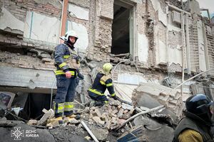 На місці тривають пошуково-рятувальні роботи