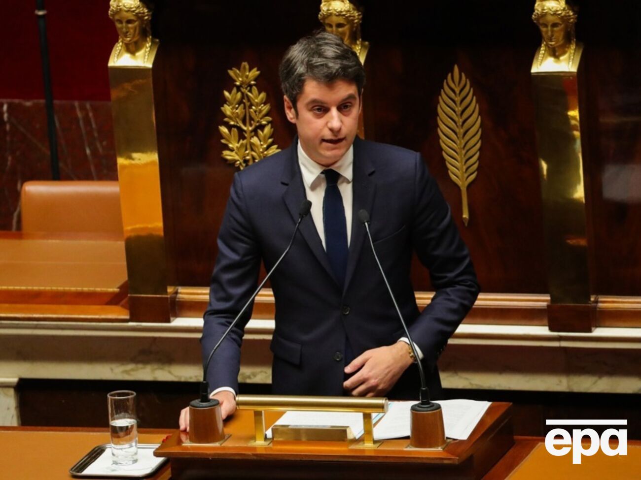 Атталь заявил об угрозах, стоящих перед Францией