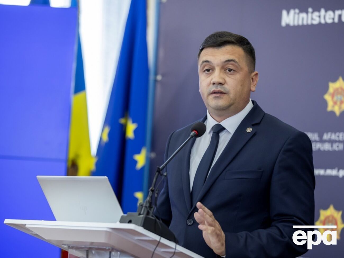 Эфрос подчеркнул, что сейчас "никаких признаков военной угрозы нет"