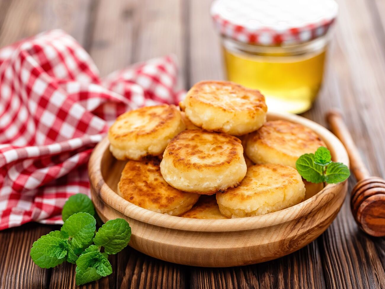 Клопотенко: Если приобретаете сыр в магазине, выбирайте продукт жирностью 9%, желательно однородной структуры