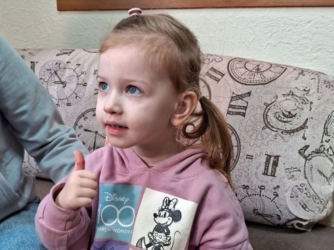 Проблеми зі слухом у Міли з Маріуполя діагностували ще в пологовому будинку