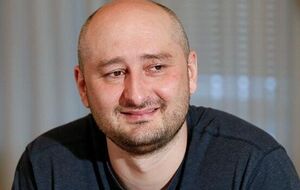 По всей России избивают мигрантов, либералы с ватниками несут цветы, призывы Навальной звучат в унисон с Путиным. Результаты "поджога Рейхстага" превзошли все ожидания