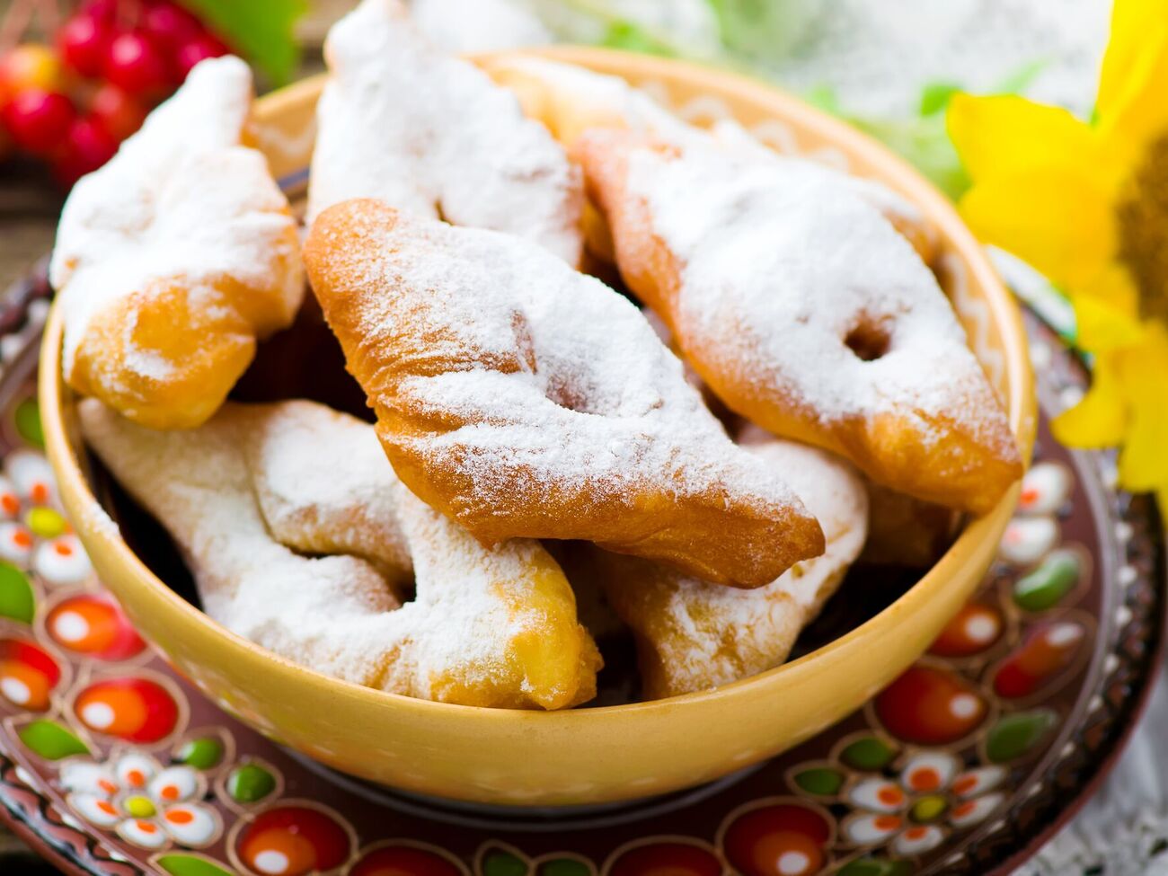 Сахарной пудрой вергуны нужно посыпать, пока они еще теплые