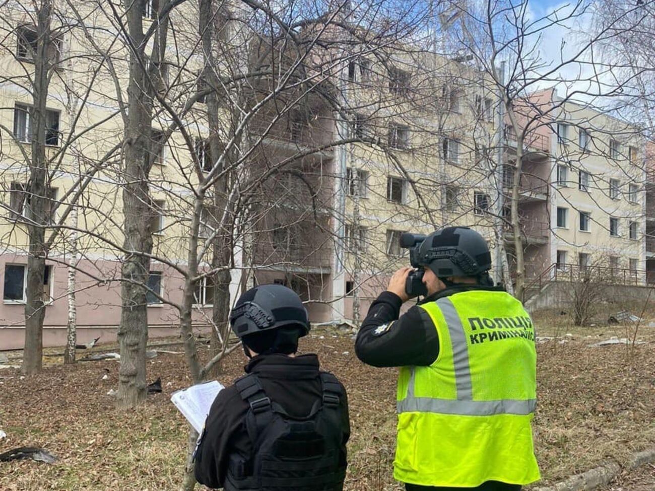 Жодного військового або військової техніки на місці влучання в Харкові не було, зазначили в поліції