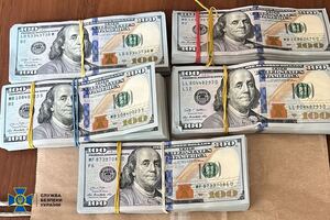 Обоих депутатов Сумского облсовета задержали во время передачи ими первой части взятки в размере $50 тыс., отметили в СБУ