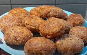 Для постных котлет понадобятся овсяные хлопья и картофель