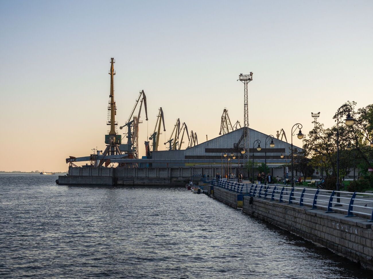 Комендантську годину скорочують через "збільшення світлового дня", пояснювали в ОВА