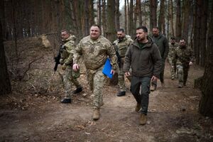 Зеленський заслухав доповідь командувача оперативно-тактичного угруповання "Сіверськ" Красильникова, зазначили в ОП
