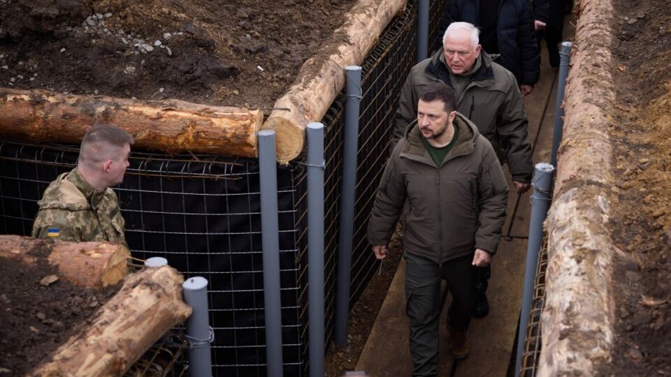 Зеленський розповів, що оглянув траншеї, бліндажі, вогневі й командно-спостережні пункти в Сумській області