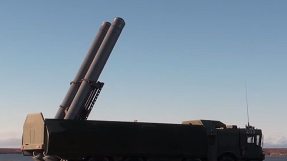 Береговой ракетный комплекс "Бастион" – один из вариантов для запуска российских ракет "Циркон", которые по своему назначению являются противокорабельными, напомнил Евлаш