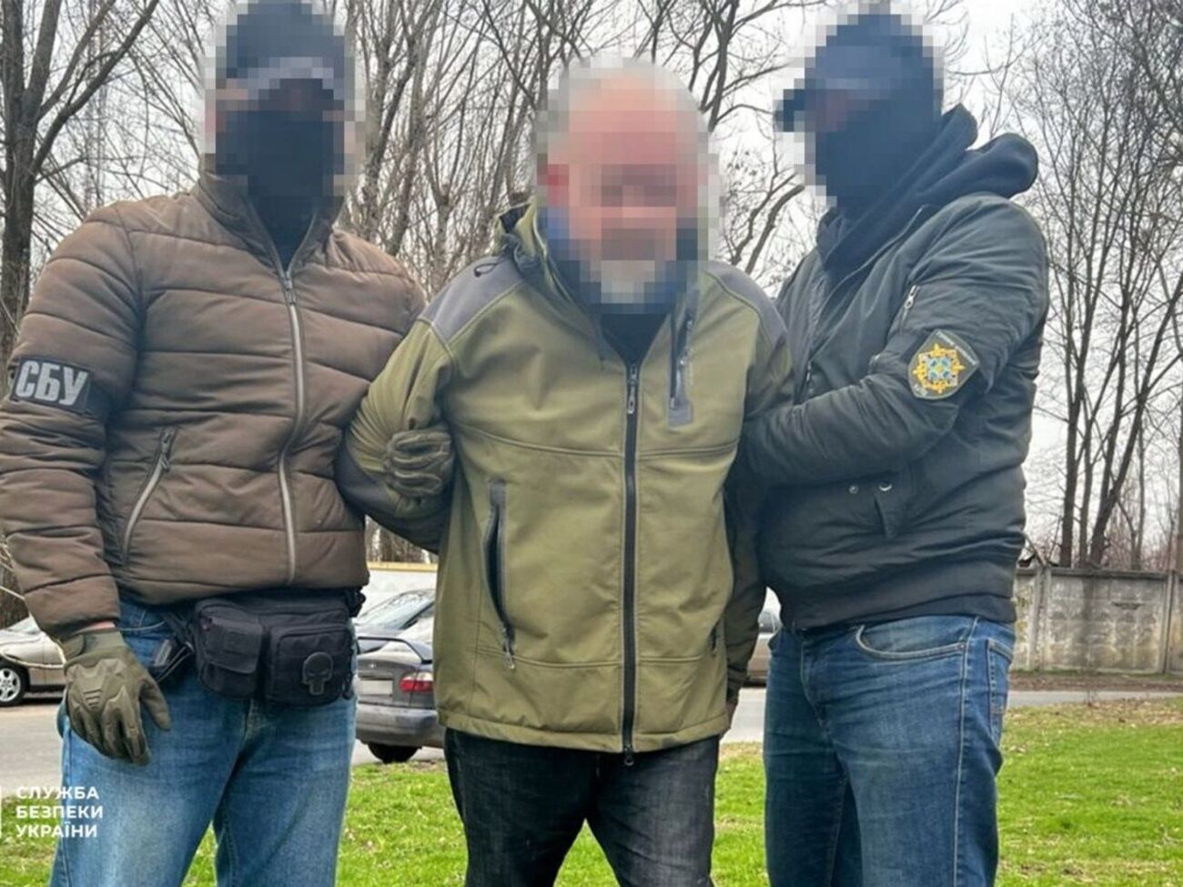 По данным СБУ, оба задержанных были дистанционно завербованы кадровым сотрудником ФСБ