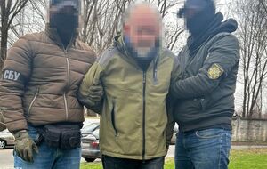 По данным СБУ, оба задержанных были дистанционно завербованы кадровым сотрудником ФСБ