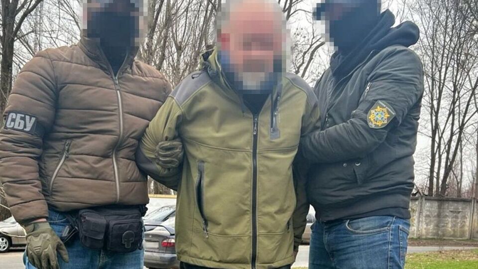 По данным СБУ, оба задержанных были дистанционно завербованы кадровым сотрудником ФСБ