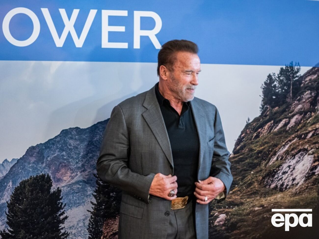 Шварценеггер повідомив, що після встановлення кардіостимулятора почувається добре