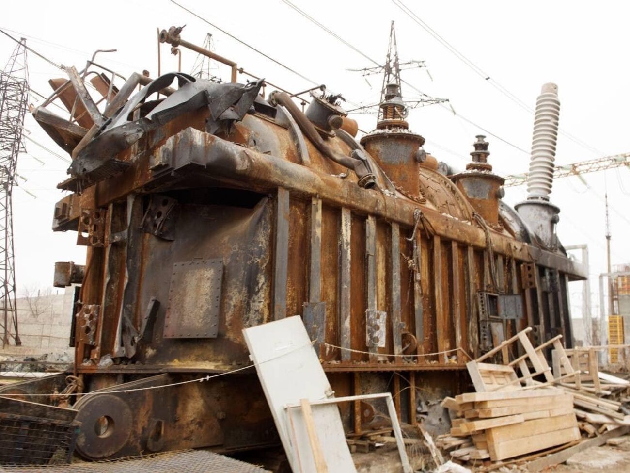 В Харькове воздушными атаками оккупантов разрушены трансформаторные подстанции и ТЭЦ, отмечали в мэрии