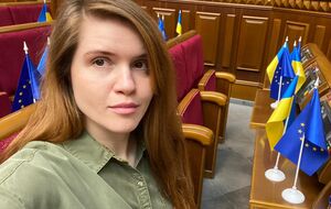 Безуглая предлагает все вопросы, связанные с ее заявлением о выходе из фракции "Слуга народа", адресовать руководству фракции